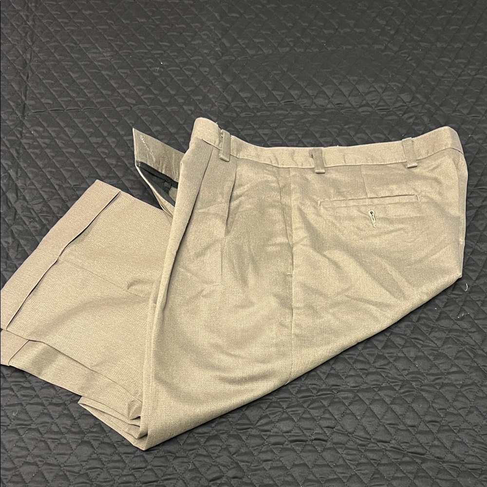 Dockers Men's Chinos in Light brown